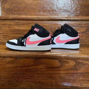 Nike Women’s Court Borough Mid 2